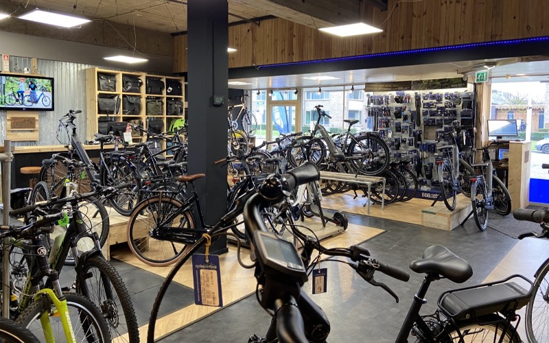 <p>Wij koppelen de juiste fiets aan de juiste persoon.&nbsp;Ben je op zoek naar een nieuwe fiets, maar kun je geen keus maken?&nbsp;</p>
